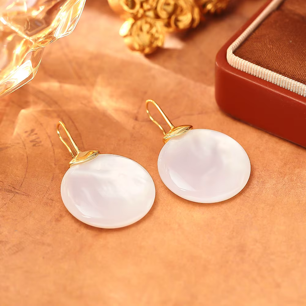 Boucles d'oreilles en nacre naturelle, luxe léger, haute qualité, style simple, crochets d'oreilles,
