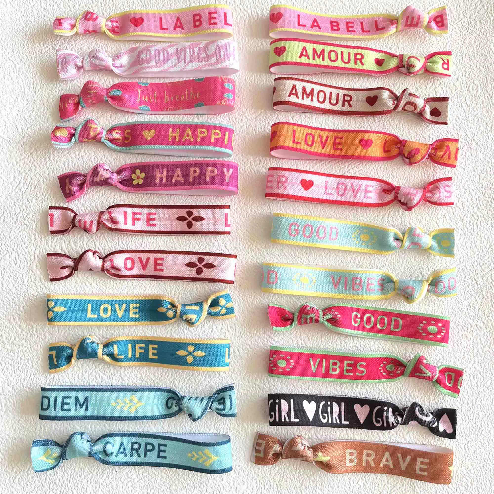 100 pièces bonheur amour étiquette noué cheveux cravate Bracelet bonnes vibrations Carpe Diem amour