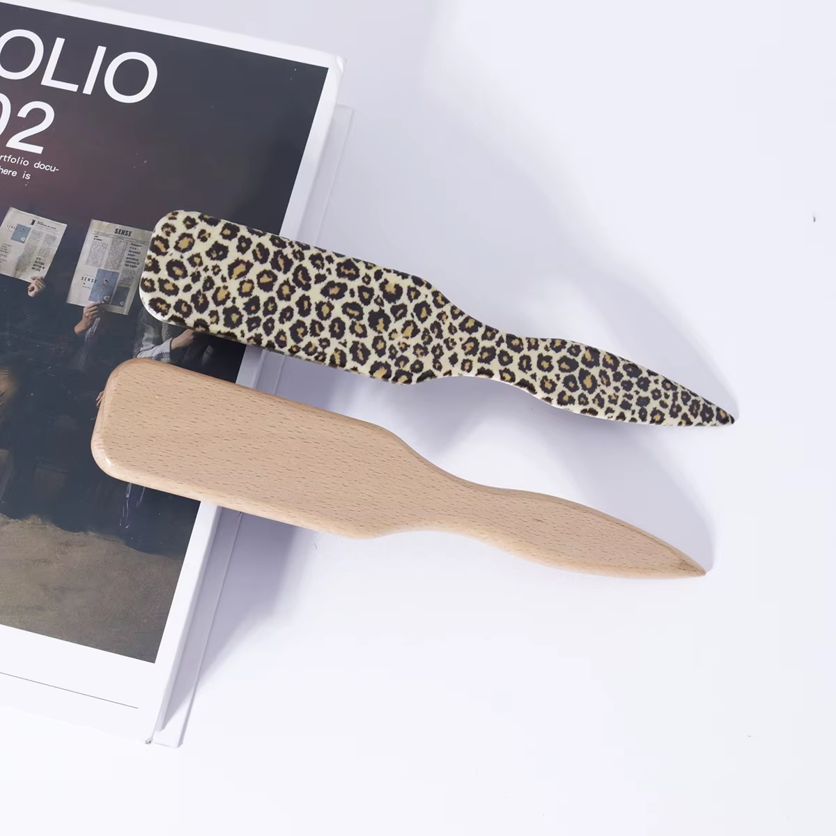 Brosse à cheveux à queue pointue, brosse à barbe, brosse à cheveux en poils, manche en bois de hêtre