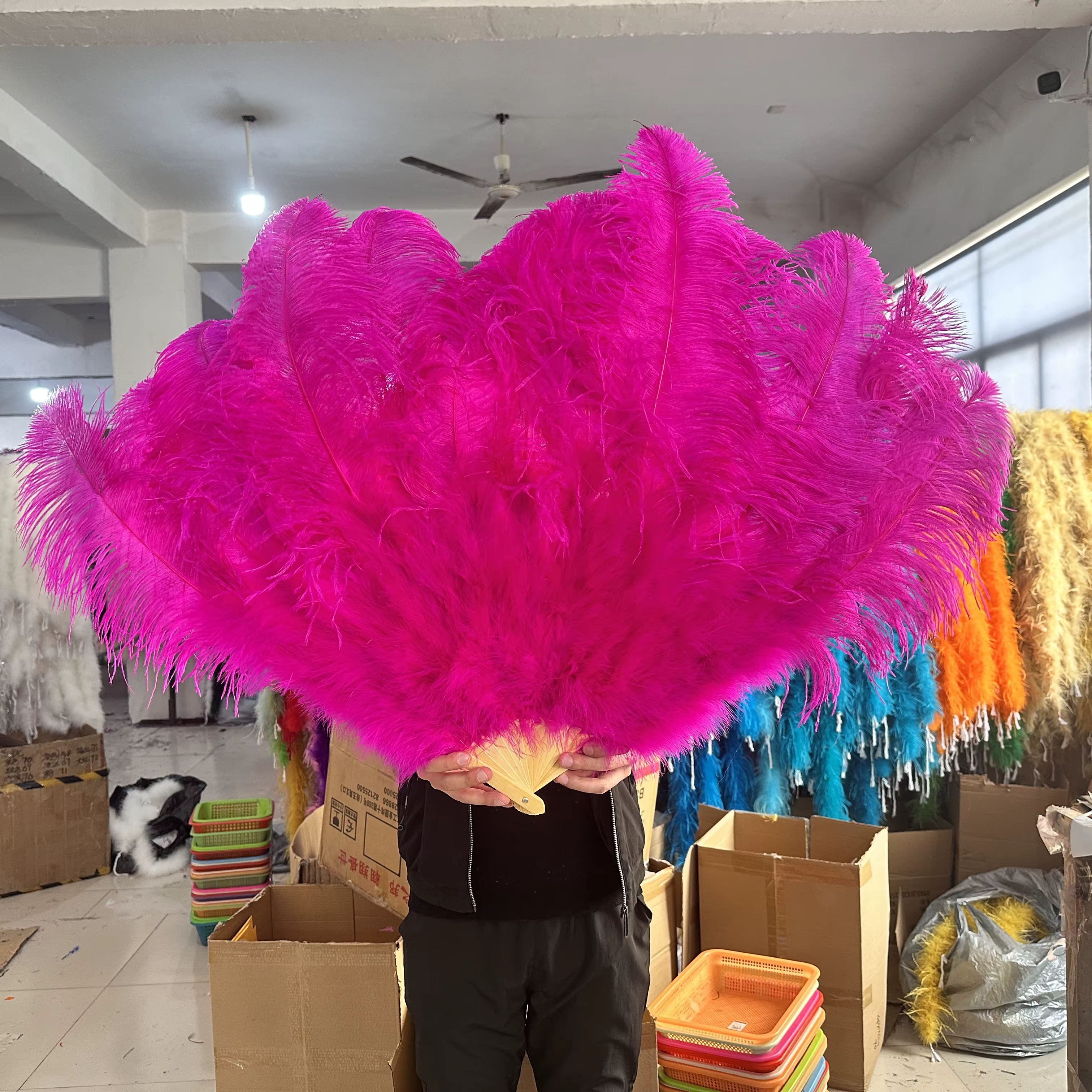 Grands éventails jaunes en plumes d'autruche, éventail pliable à main pour danse, différents Styles,