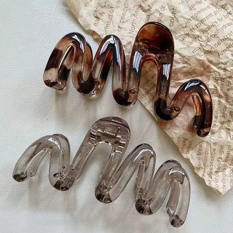 Grande pince à cheveux ondulée en plastique léger pour femmes, marron ambre brillant, 11cm/4,33 pouc