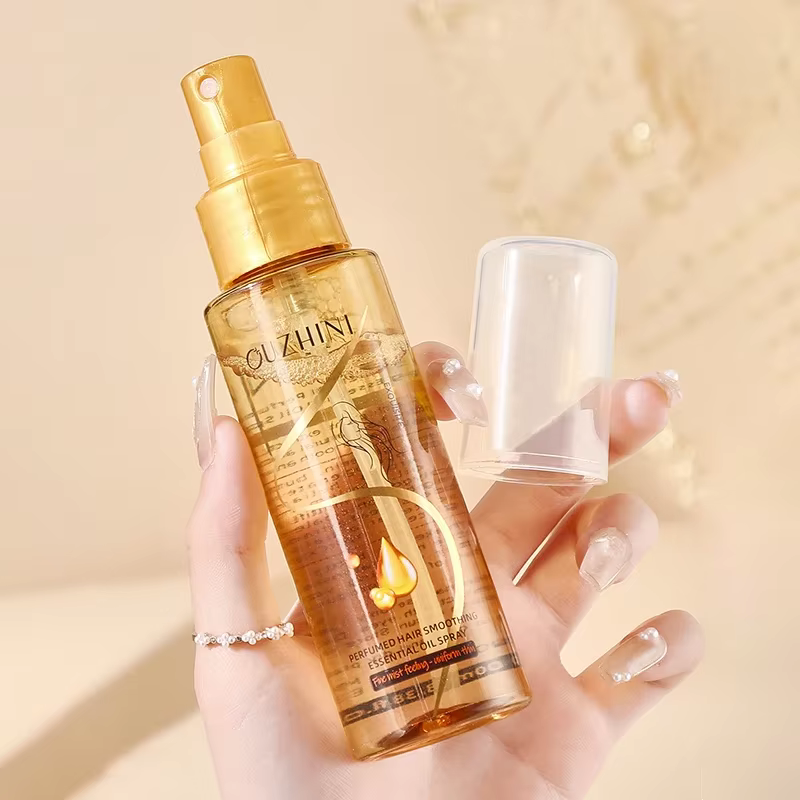 Le spray d'huile essentielle de soin capillaire nourrissant en profondeur peut augmenter la brillanc