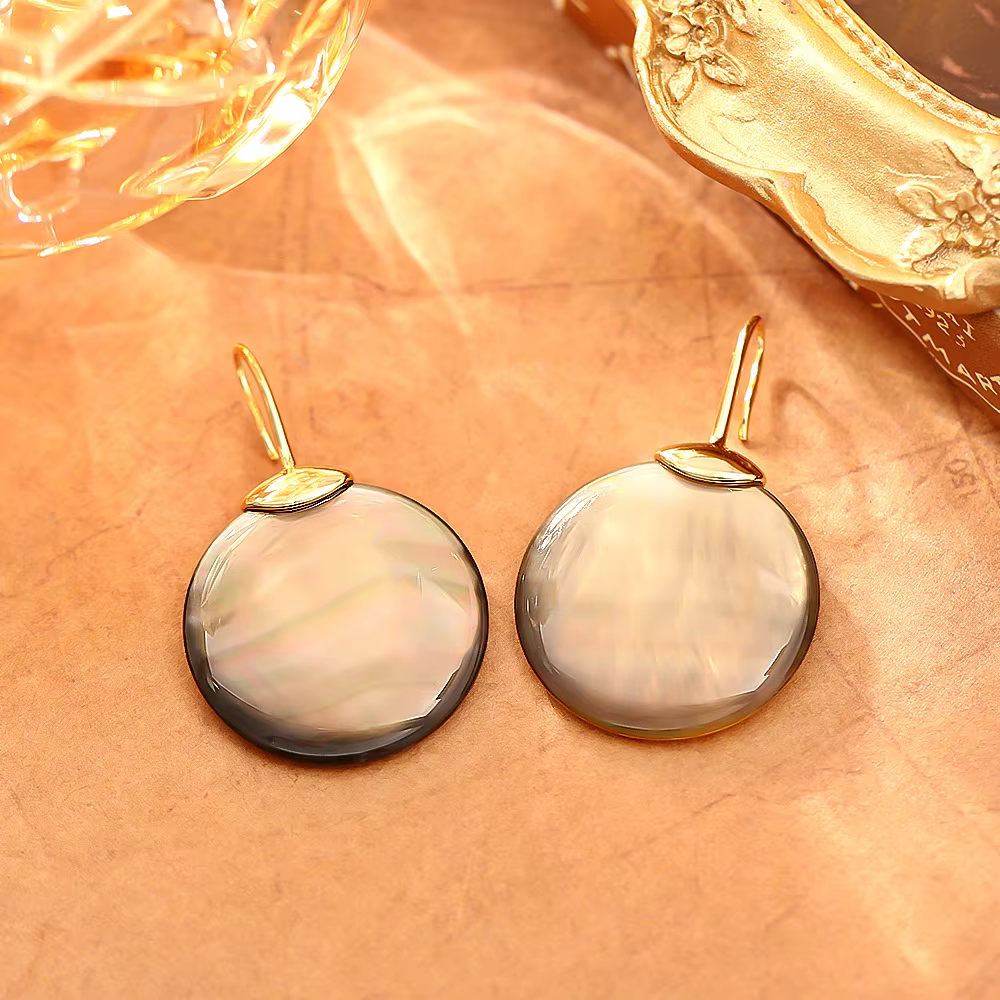 Boucles d'oreilles en nacre naturelle, luxe léger, haute qualité, style simple, crochets d'oreilles, boucles d'oreilles exquises et polyvalentes