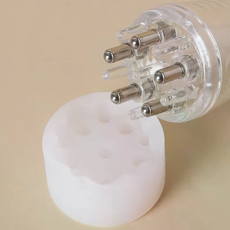 Peigne applicateur de sérum pour le cuir chevelu