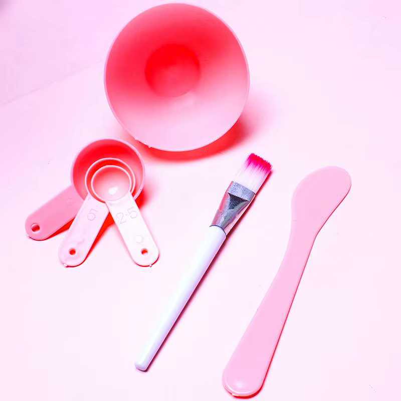 Bol de mélange pour masque facial DIY avec six pinceaux de maquillage, outils de beauté complets pour les passionnés de maquillage créatif