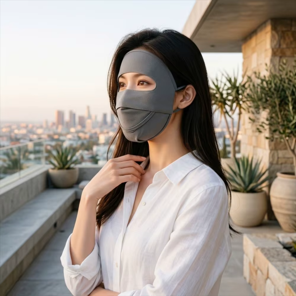 Masque facial solaire intégral respirant, anti-UV, réglable et absorbant l'humidité, pour une protection optimale de la peau.