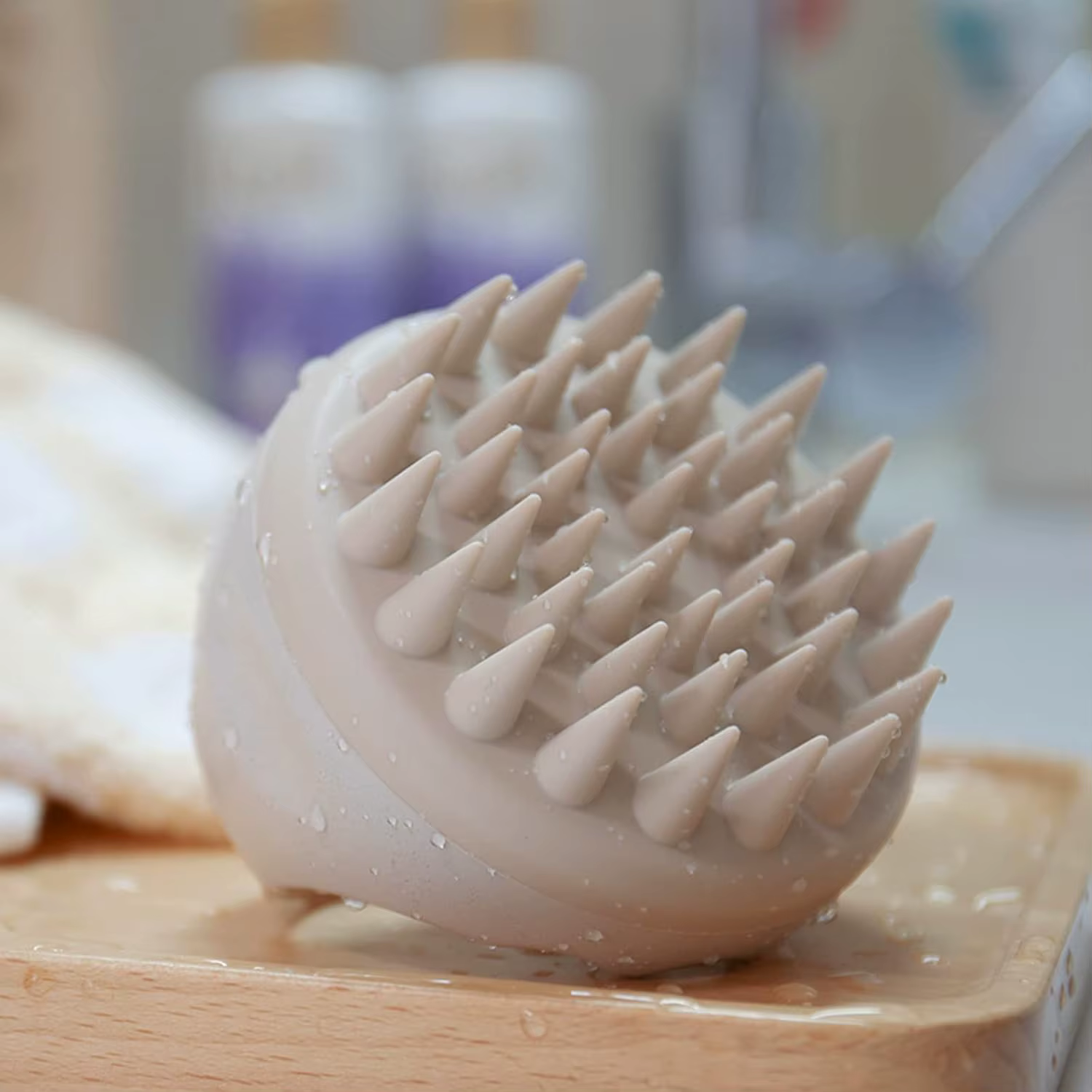 Brosse de massage du cuir chevelu en silicone pour le lavage des cheveux et l'élimination des pellicules - Beige