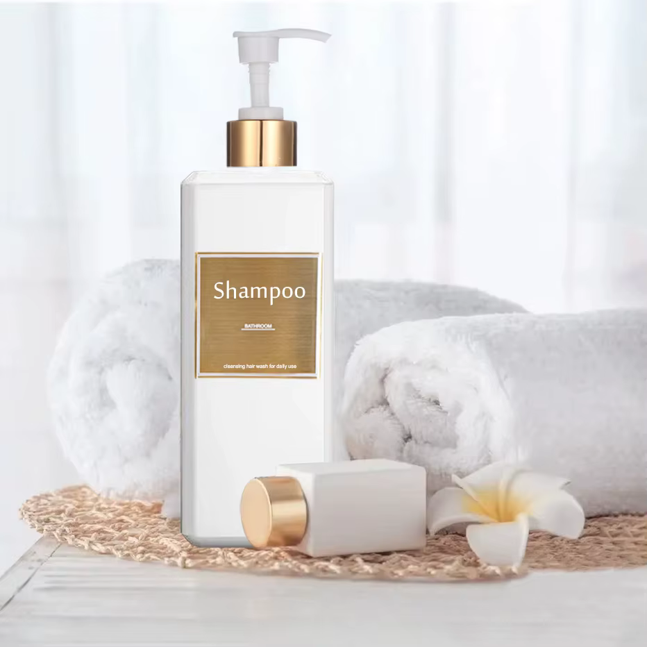 Distributeur de shampoing 500ml/16.9oz, bouteille à pompe à pression avec étiquettes dorées étanches, bouteilles de lavage du corps pour salle de bain, shampoing et après-shampooing
