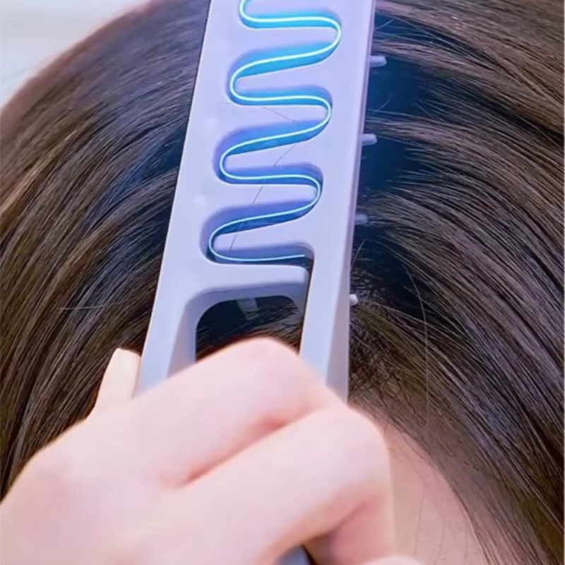 Cheveux gonflés à dents larges ; Coiffure de texture gonflée ; Peigne ; Racines gonflées ; Boucles naturelles