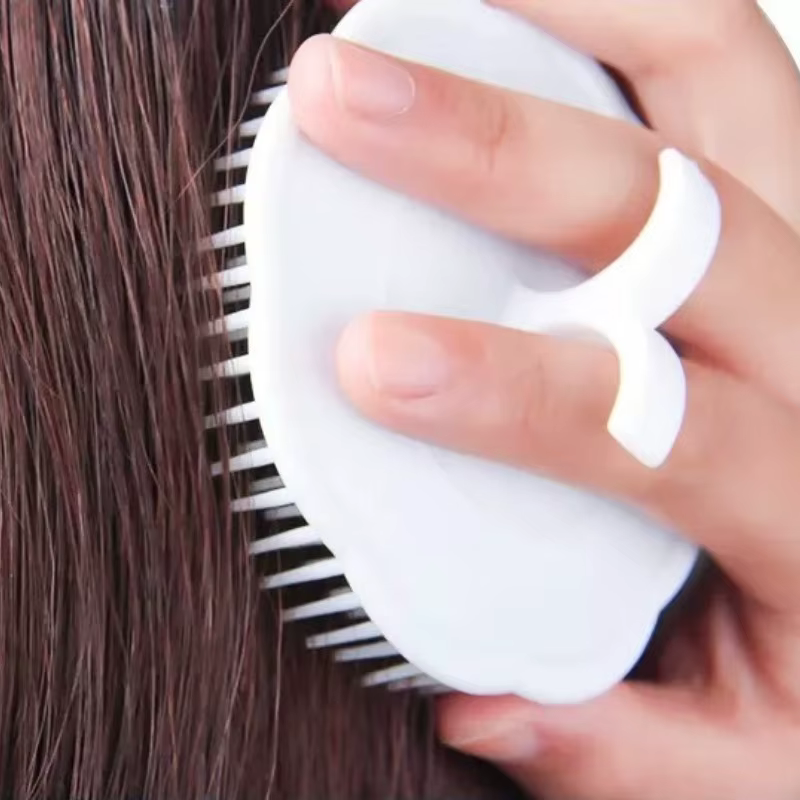 Brosse de massage et de lavage pour le cuir chevelu