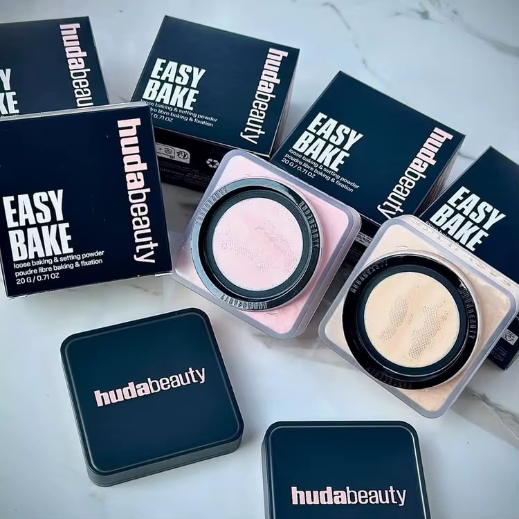 HudaBeauty Easy Bake Poudre Libre Éclaircissante et Correctrice Duo Longue Tenue Contrôle du Sébum Maquillage Naturel Éclatant Imperméable