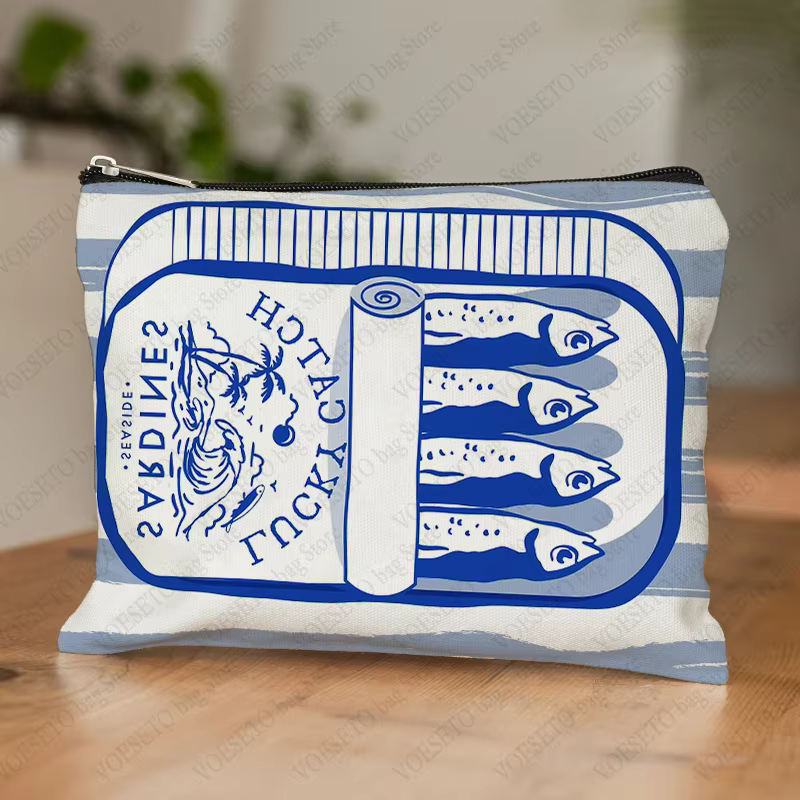 Trousse à cosmétiques de sardine gastronomique, portefeuille de poisson d'huile d'olive réaliste, trousse de maquillage pour femmes, trousse à crayons accessoire thème alimentaire aquarelle