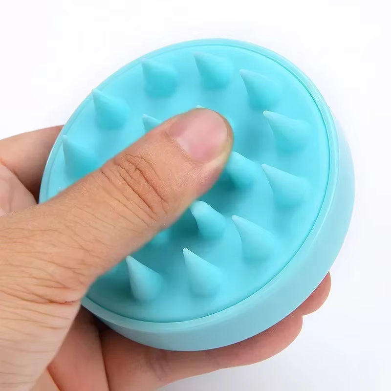 Massage de la tête, peigne à shampoing