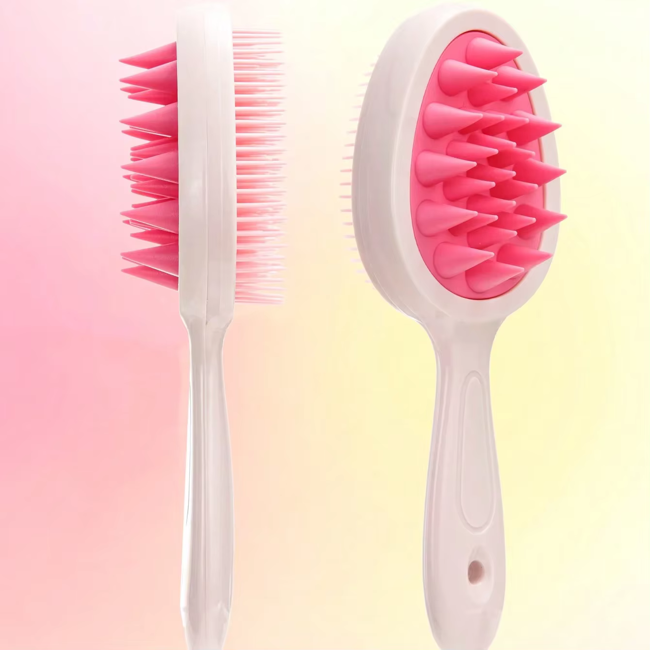 Brosse de massage du cuir chevelu à double denture et manche long en silicone pour un nettoyage en profondeur et démêlage des cheveux humides ou secs