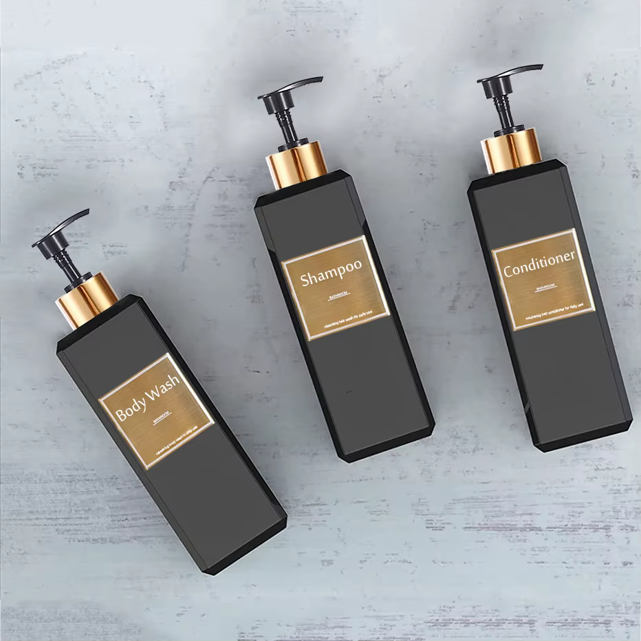 Distributeur de shampoing 500ml/16.9oz, bouteille à pompe à pression avec étiquettes dorées étanches, bouteilles de lavage du corps pour salle de bain, shampoing et après-shampooing
