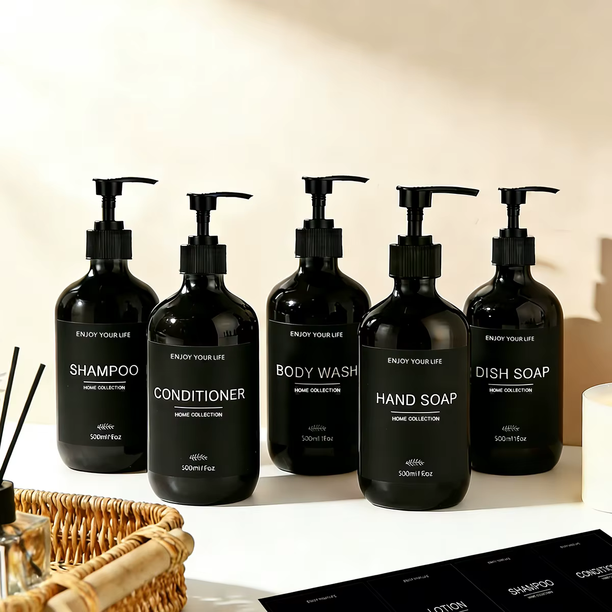Ensemble de distributeurs de savon pour douche, noir brillant, rechargeables, pour shampoing, après-shampoing et gel douche, avec étiquettes imperméables, pour salle de bain